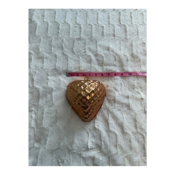 Vintage Copper Toned Strawberry Shaped Jelly Mould - 4 Cups
Made in USA - Picture 4 of 7